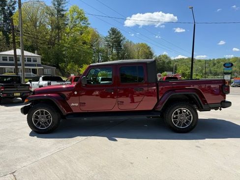 Used 2021 Jeep Gladiator Overland w/ Trailer Tow Package AWD/4WD image 9