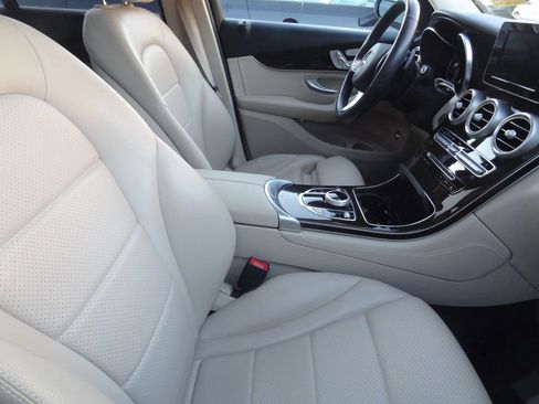 Used 2019 Mercedes-Benz GLC 300 4MATIC image 9