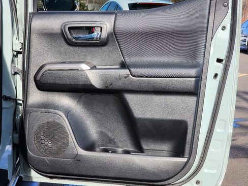 Used 2022 Toyota Tacoma TRD Sport w/ Technology Package image 16