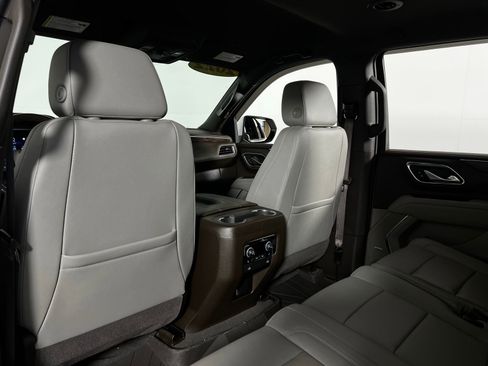 Used 2022 Chevrolet Tahoe Z71 w/ Luxury Package AWD/4WD image 25