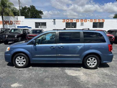 Used 2012 Chrysler Town & Country Touring w/ Entertainment Group #1 image 5