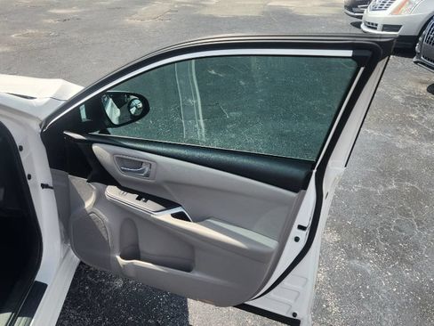 Used 2017 Toyota Camry SE FWD image 14