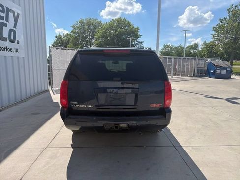 Used 2008 GMC Yukon XL SLT w/ SLT Preferred Equipment Group AWD/4WD image 16