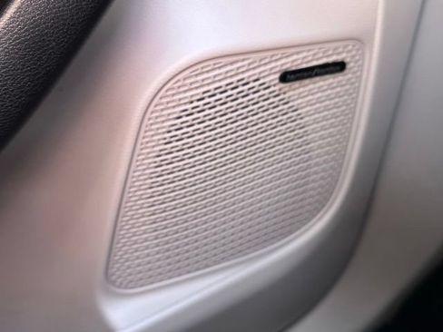 Used 2020 Chrysler Pacifica Limited w/ Advanced Safetytec Group FWD image 18