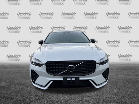 Certified 2025 Volvo XC60 B5 Plus image 3