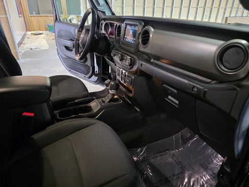 Used 2022 Jeep Gladiator Sport AWD/4WD image 18