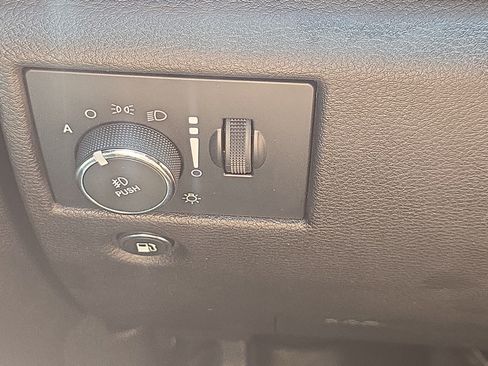 Used 2018 Jeep Grand Cherokee Altitude AWD/4WD image 19