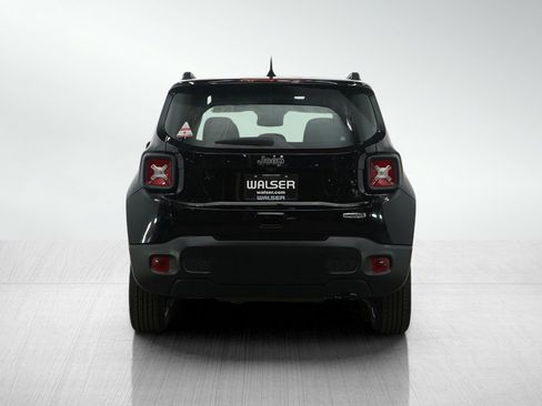 Used 2019 Jeep Renegade Latitude w/ Popular Equipment Group image 4