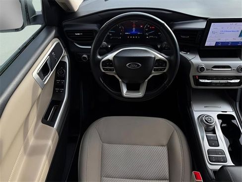 Used 2022 Ford Explorer XLT image 9