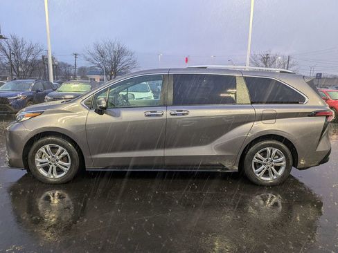 Certified 2023 Toyota Sienna Platinum image 4