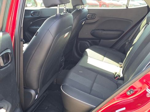 Used 2025 Hyundai Venue Limited image 5