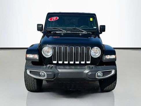 Used 2019 Jeep Wrangler Unlimited Sahara w/ Cold Weather Group AWD/4WD image 4