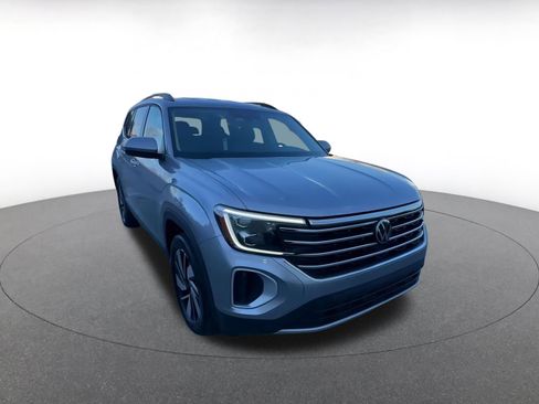 Used 2025 Volkswagen Atlas SE image 3