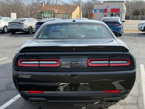 Used 2019 Dodge Challenger R/T w/ Driver Convenience Group image 12