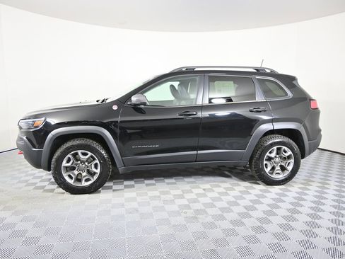 Used 2019 Jeep Cherokee Trailhawk image 2