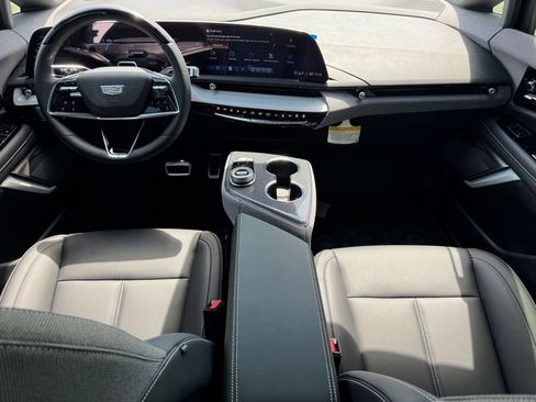 New 2026 Cadillac Optiq Luxury 1 w/ LPO, Floor Liner Package AWD/4WD image 20