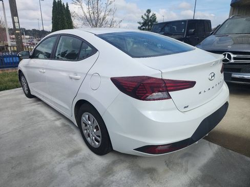 Used 2019 Hyundai Elantra SE w/ Cargo Package FWD image 4