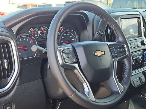 Used 2022 Chevrolet Silverado 1500 LT RWD image 11