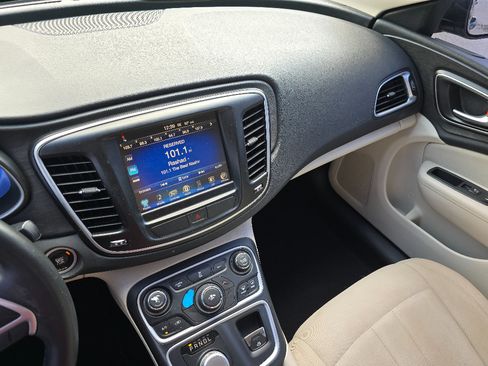 Used 2016 Chrysler 200 Limited w/ Convenience Group FWD image 19
