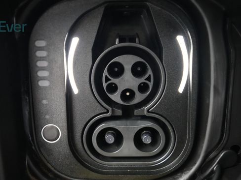 Used 2025 FIAT 500 e FWD image 10