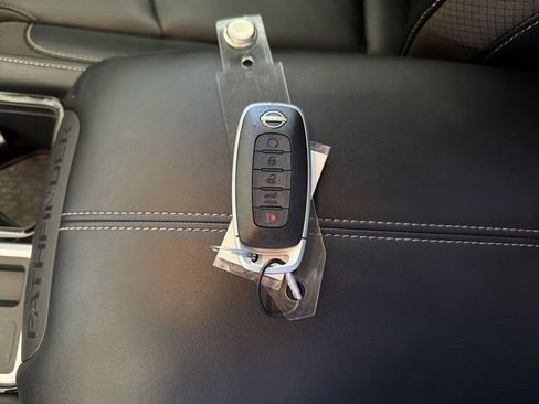 Certified 2025 Nissan Pathfinder SL FWD image 34