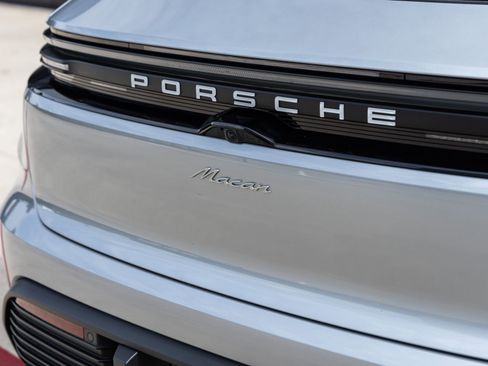 Certified 2025 Porsche Macan Electric image 14