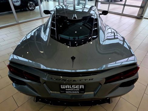 Used 2022 Chevrolet Corvette Stingray Preferred Cpe w/ Z51 Performance Package RWD image 11