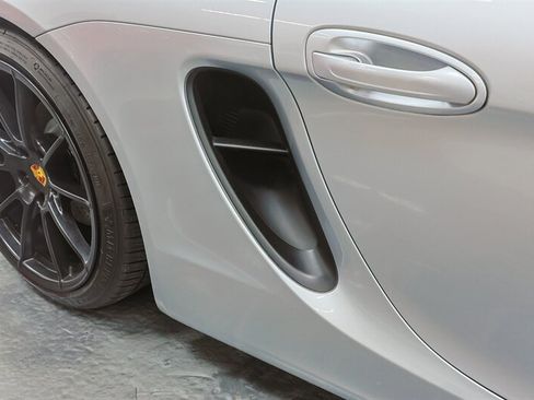 Used 2016 Porsche Boxster Spyder RWD image 26