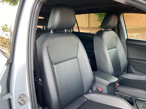 Used 2018 Volkswagen Tiguan SEL w/ R-Line Package image 59