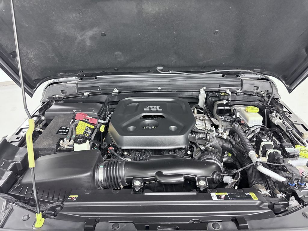 Used 2022 Jeep Wrangler Unlimited Sahara AWD/4WD image 11