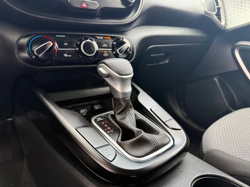 Used 2022 Kia Soul LX image 15