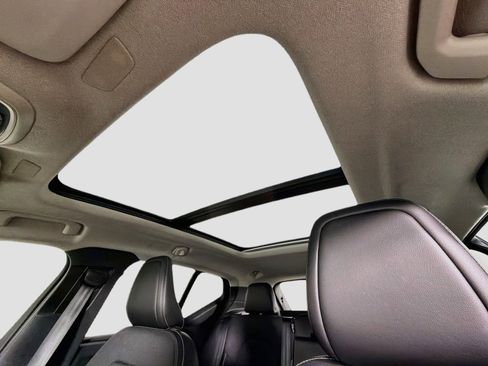 Used 2020 Volvo XC40 T4 Momentum w/ Protection Package Premier FWD image 21