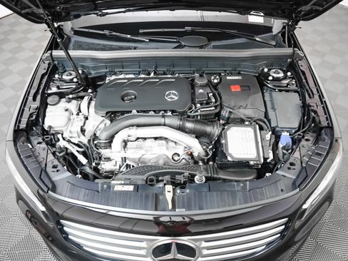 New 2025 Mercedes-Benz GLB 250 250 4MATIC image 4