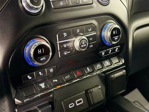 Used 2021 GMC Sierra 2500 AT4 w/ AT4 Preferred Package image 16