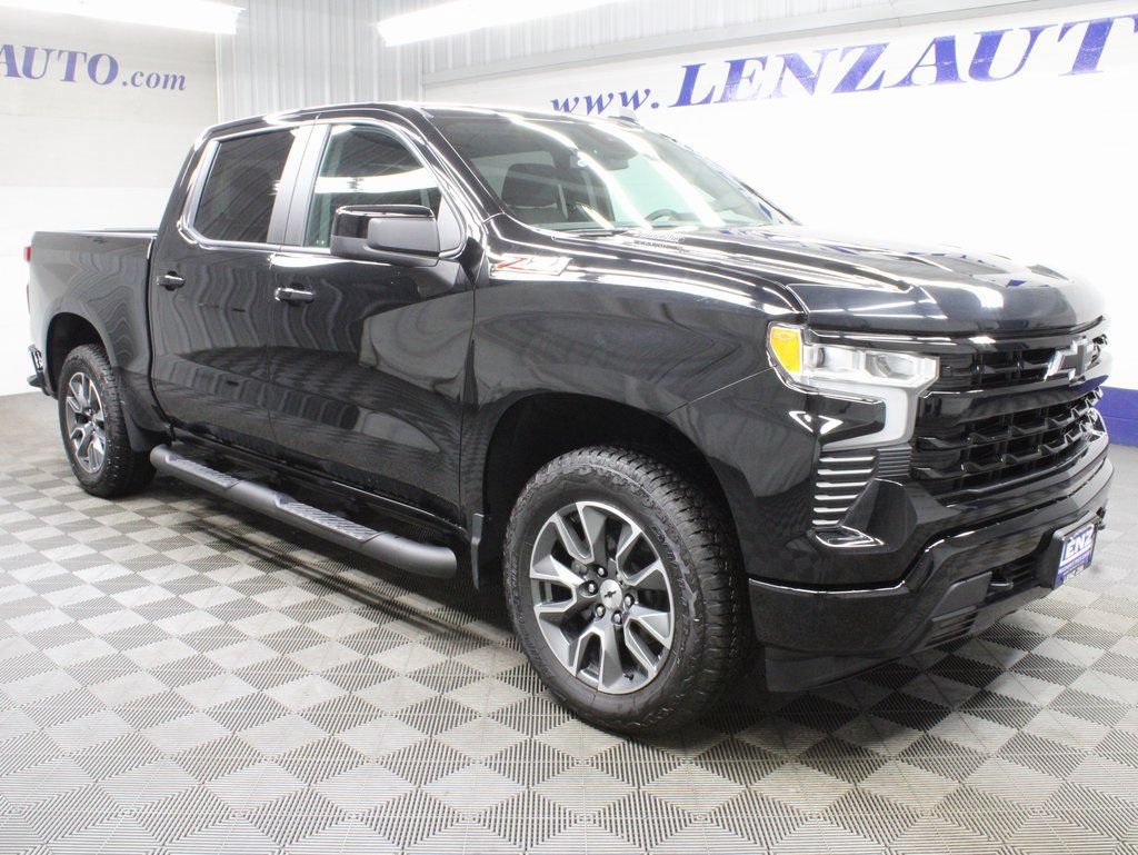 Used 2025 Chevrolet Silverado 1500 RST AWD/4WD image 3