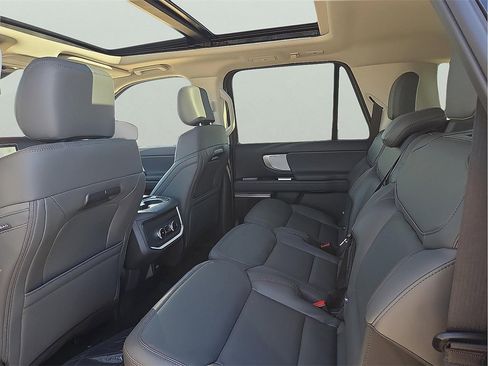 New 2025 Ford Expedition Max Active image 9