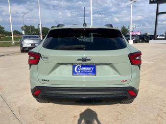 Certified 2024 Chevrolet Trax RS w/ Sunroof Package FWD video 4