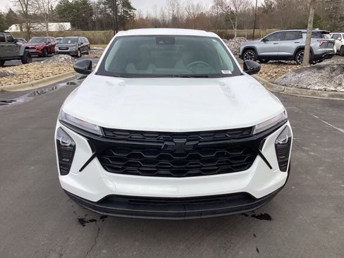 Used 2025 Chevrolet Trax LS image 4