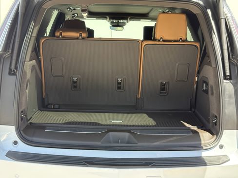 New 2026 Cadillac Escalade Luxury w/ Touring Package AWD/4WD image 9