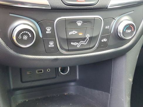 Used 2020 Chevrolet Equinox LT FWD image 27