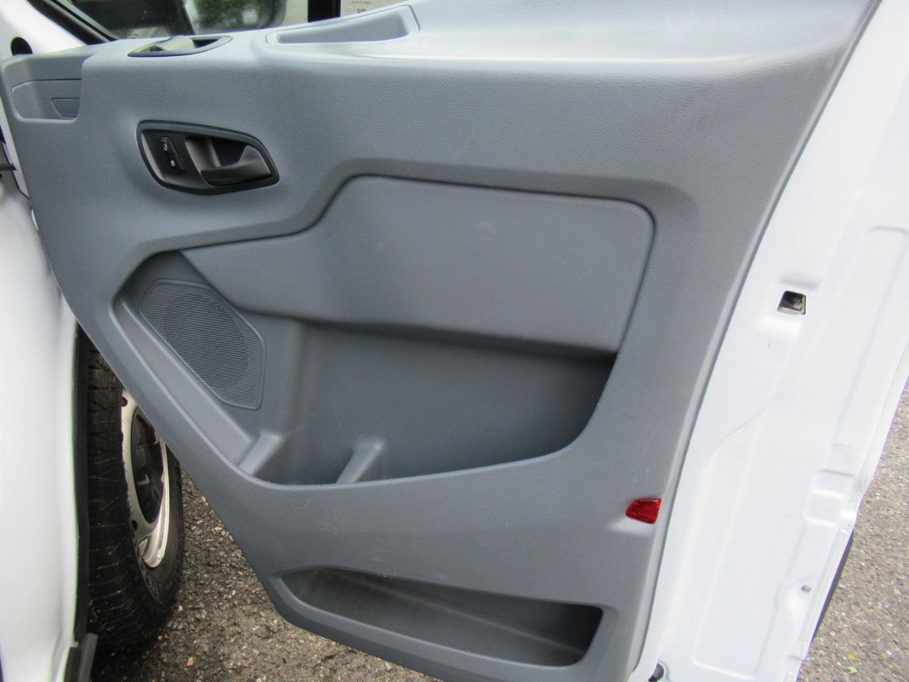 Used 2018 Ford Transit 150 130 Low Roof RWD image 10