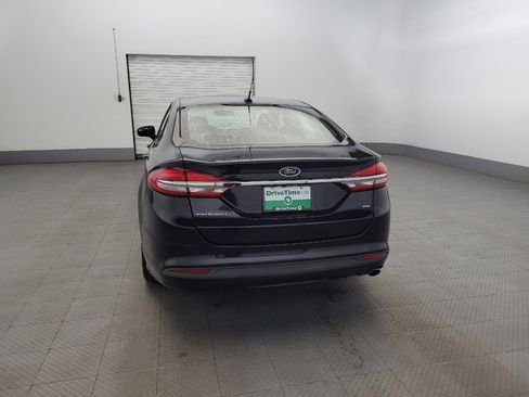 Used 2017 Ford Fusion SE image 6