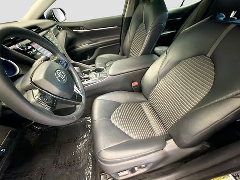 Used 2018 Toyota Camry SE FWD image 11
