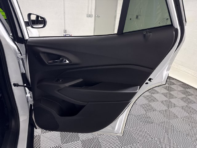 Used 2024 Chevrolet Trax RS w/ Sunroof Package FWD image 18