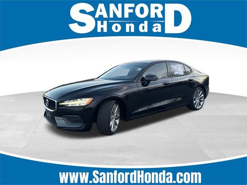 Used 2019 Volvo S60 T5 Momentum image 1