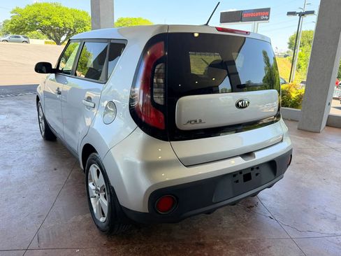 Used 2018 Kia Soul FWD image 4