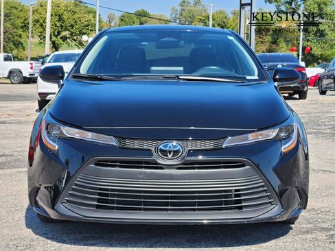 Used 2025 Toyota Corolla LE image 2