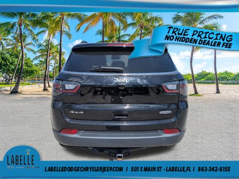 Used 2022 Jeep Compass Latitude w/ Sun and Sound Group AWD/4WD image 5