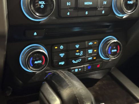Used 2015 Ford F150 Platinum w/ Equipment Group 701A Luxury AWD/4WD image 17