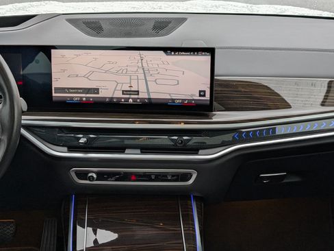 Used 2024 BMW X7 xDrive40i AWD/4WD image 18